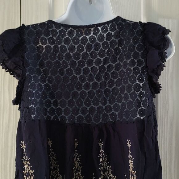 Andree by Unit navy and tan crochet embellished top Sz L - Picture 5 of 6